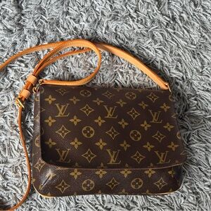 ❤️❤️❤️SOLD❤️❤️❤️Louis Vuitton musette tango long strap